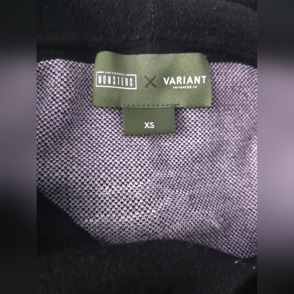 Universal Monsters Dracula Hooded Sweater Unisex - Picture 9 of 11